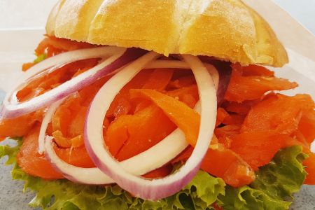 Seelachsgeschnetzeltes im Brötchen.jpg